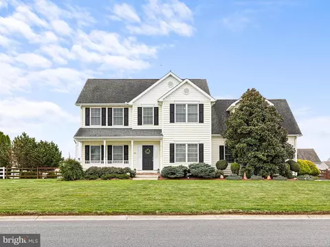 213 Country Hollow Dr, Clayton, DE 19938