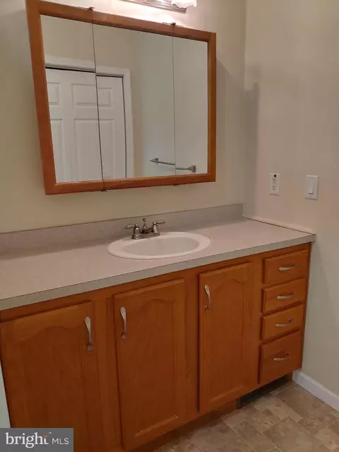 Bath - 408 Moore Pl #408, Dover, DE 19901 photo 3 of 3