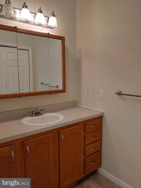 Bath - 408 Moore Pl #408, Dover, DE 19901 photo 2 of 3