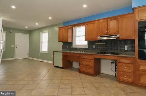 Entry Way - 35 S Queen St, Dover, DE 19904 photo 2 of 3