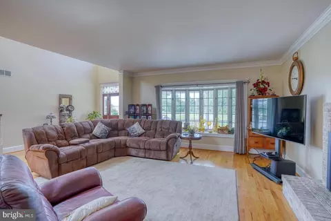 Living - 5045 Sandy Bend Rd, Marydel, DE 19964 photo 1 of 3