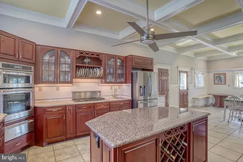 Kitchen - 5045 Sandy Bend Rd, Marydel, DE 19964 photo 2 of 7