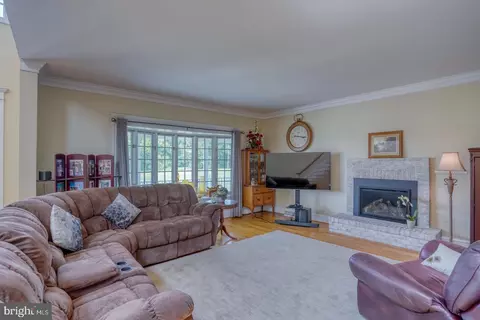 Living - 5045 Sandy Bend Rd, Marydel, DE 19964 photo 3 of 3