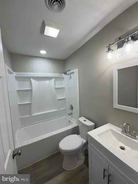 Bath - 137 N Governors Blvd, Dover, DE 19901 photo 3 of 3