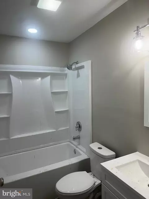 Bath - 137 N Governors Blvd, Dover, DE 19901 photo 2 of 3