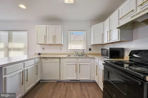 Kitchen - 31 Reed St, Harrington, DE 19952 photo 2 of 2