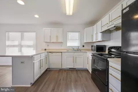 Kitchen - 31 Reed St, Harrington, DE 19952 photo 1 of 2