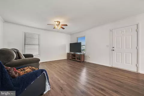 Living - 31 Reed St, Harrington, DE 19952 photo 2 of 2