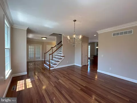 Living - 564 Brookfield Dr, Dover, DE 19901 photo 2 of 4