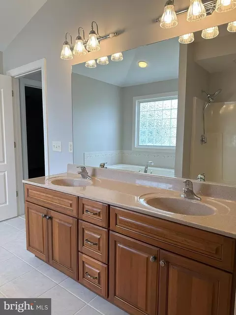 Bath - 564 Brookfield Dr, Dover, DE 19901 photo 2 of 3