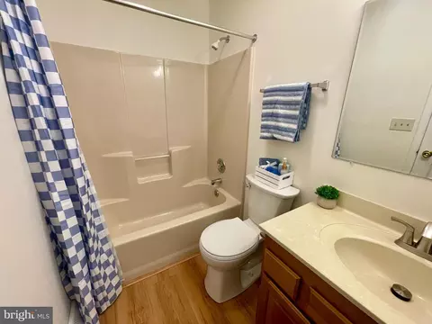 Bath - 956 Westview Ter, Dover, DE 19904 photo 1 of 5