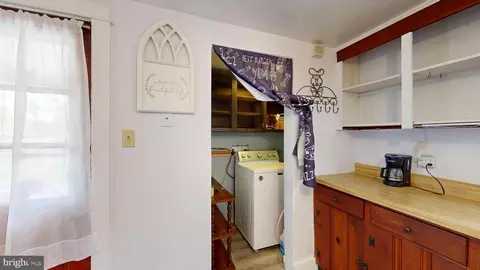 Entry Way - 89 N Halsey Rd, Dover, DE 19901 photo 4 of 6