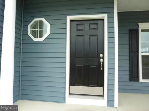 189 Villa Dr, Clayton, DE 19938 photo 2