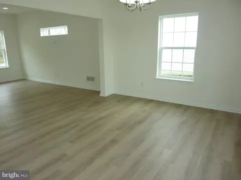 189 Villa Dr, Clayton, DE 19938 photo 6
