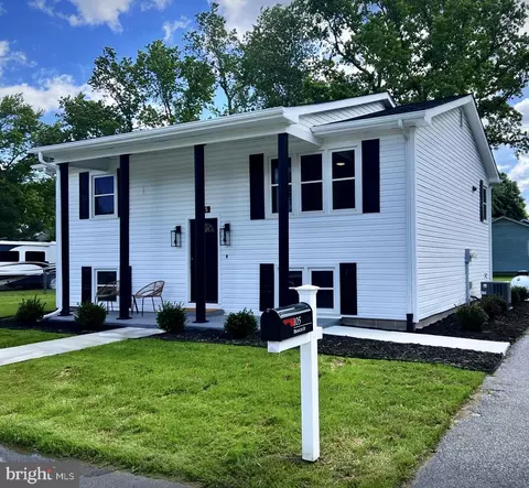 105 Branch St, Felton, DE 19943