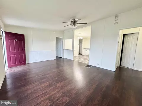 Living - 122 Beth Pl, Dover, DE 19901 photo 2 of 4