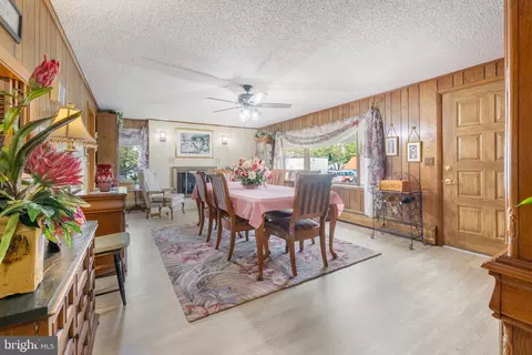 Dining - 1125 E Division St, Dover, DE 19901 photo 1 of 2