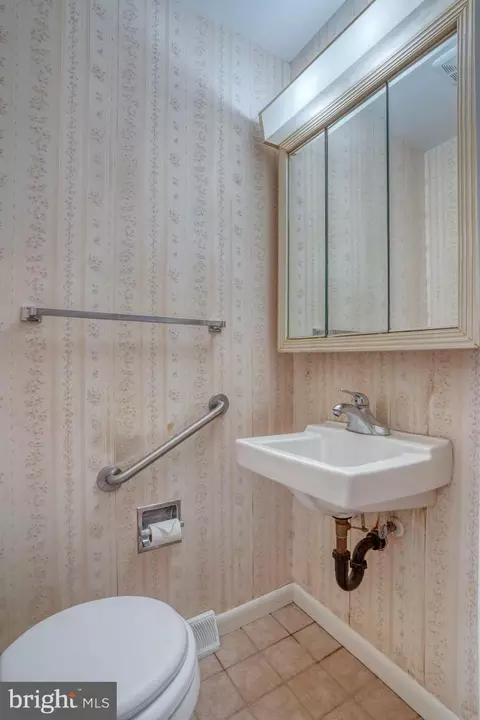 Bath - 39 Duchess Cir, Dover, DE 19901 photo 1 of 3