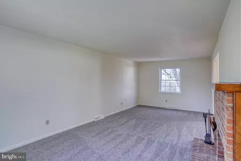 Living - 39 Duchess Cir, Dover, DE 19901 photo 1 of 8