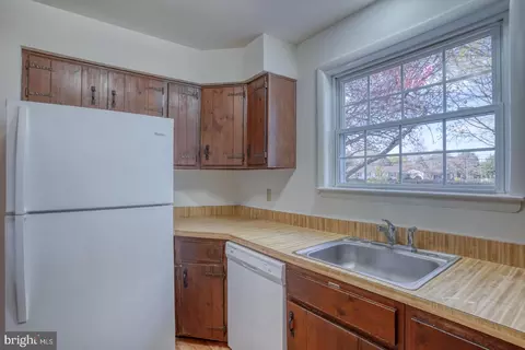 Kitchen - 39 Duchess Cir, Dover, DE 19901 photo 2 of 2