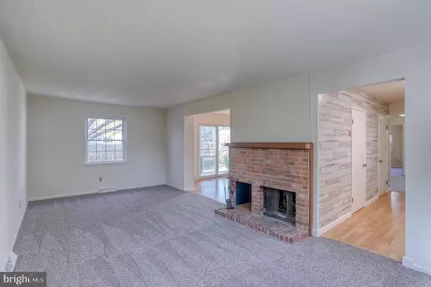 Living - 39 Duchess Cir, Dover, DE 19901 photo 2 of 8