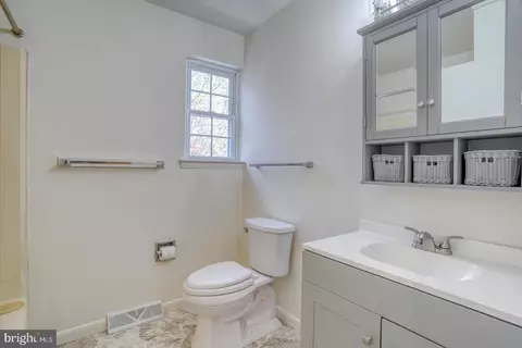 Bath - 39 Duchess Cir, Dover, DE 19901 photo 2 of 3