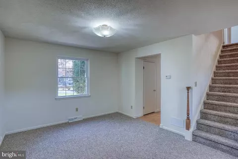 Living - 39 Duchess Cir, Dover, DE 19901 photo 7 of 8