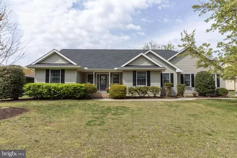 19 Holly Cove Ln, Dover, DE 19901
