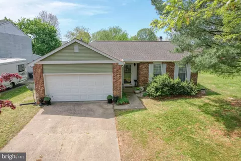 12 Squire Cir, Dover, DE 19901