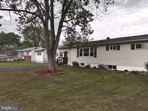 Exterior - 310 David Hall Rd, Dover, DE 19904 photo 4 of 7