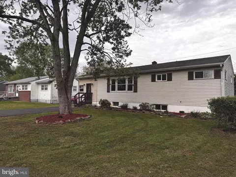 Exterior - 310 David Hall Rd, Dover, DE 19904 photo 3 of 7