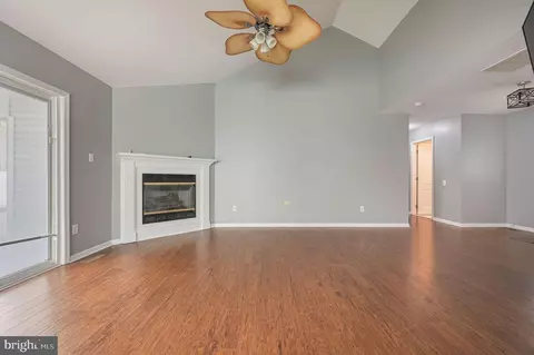 Living - 291 Greenwich Dr, Dover, DE 19901 photo 2 of 7