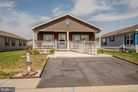 1134 Lorenzo Ln, Smyrna, DE 19977
