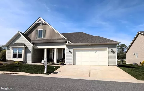 11 Ponds Edge Way, Dover, DE 19904