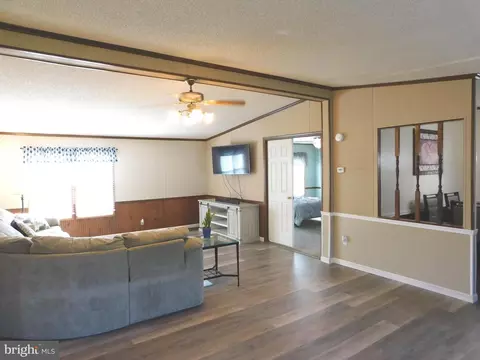 33 W Cherry Dr, Magnolia, DE 19962