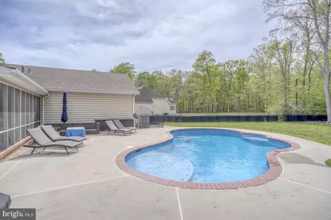 Exterior - 306 Parkway Dr, Dover, DE 19904 photo 9 of 10