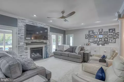 Living - 306 Parkway Dr, Dover, DE 19904 photo 1 of 1