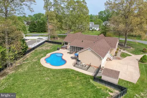 306 Parkway Dr, Dover, DE 19904