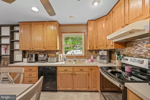 Kitchen - 30 Tina Dr, Dover, DE 19901 photo 3 of 3