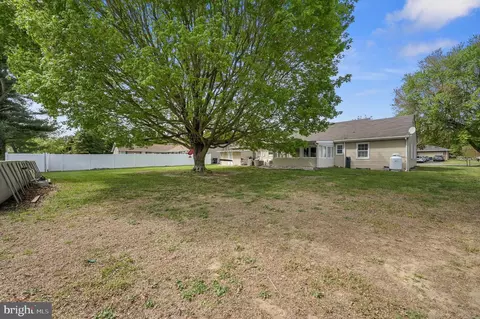 Exterior - 30 Tina Dr, Dover, DE 19901 photo 2 of 4