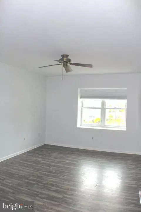 Living - 19 Stoney Dr, Dover, DE 19904 photo 3 of 3