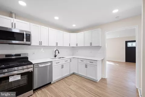 Entry Way - 937 Carvel Dr, Dover, DE 19901 photo 1 of 5