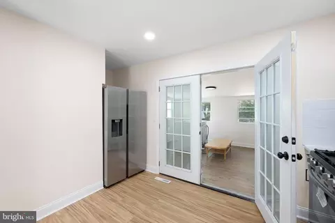 Entry Way - 937 Carvel Dr, Dover, DE 19901 photo 2 of 5