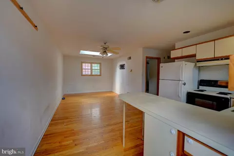 Living - 10 N State St, Dover, DE 19901 photo 13 of 16