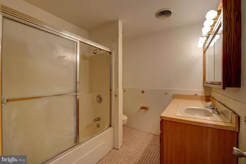 Bath - 10 N State St, Dover, DE 19901 photo 3 of 3
