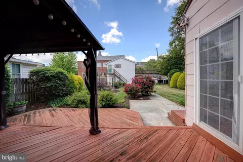Exterior - 10 N State St, Dover, DE 19901 photo 9 of 18