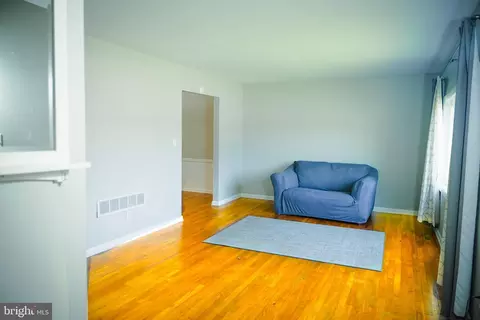 Living - 727 Pear St, Dover, DE 19904 photo 1 of 3