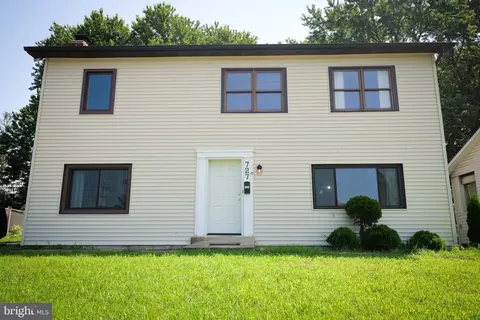 Exterior - 727 Pear St, Dover, DE 19904 photo 2 of 5