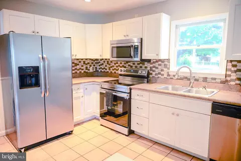 Kitchen - 727 Pear St, Dover, DE 19904 photo 2 of 2