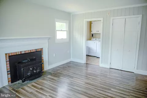 Living - 727 Pear St, Dover, DE 19904 photo 3 of 3